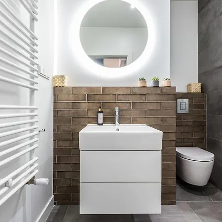 Modern Studio With A Balcony By Rent Like 아파트 브로츠와프