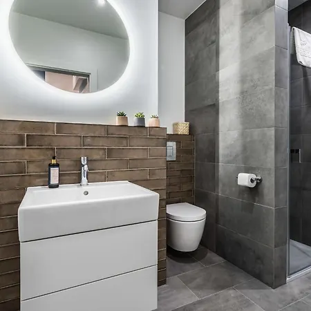 Modern Studio With A Balcony By Rent Like 브로츠와프