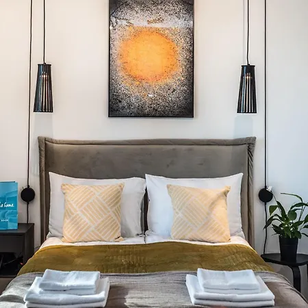 Modern Studio With A Balcony By Rent Like *